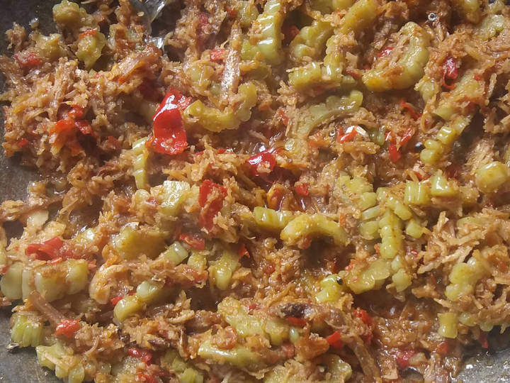 Bagaimana Membuat Tumis Pare Teri Pedas, Lezat