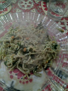 Una foto de Fideos con verduras salteadas