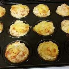 A picture of Cheesy corn muffins.
