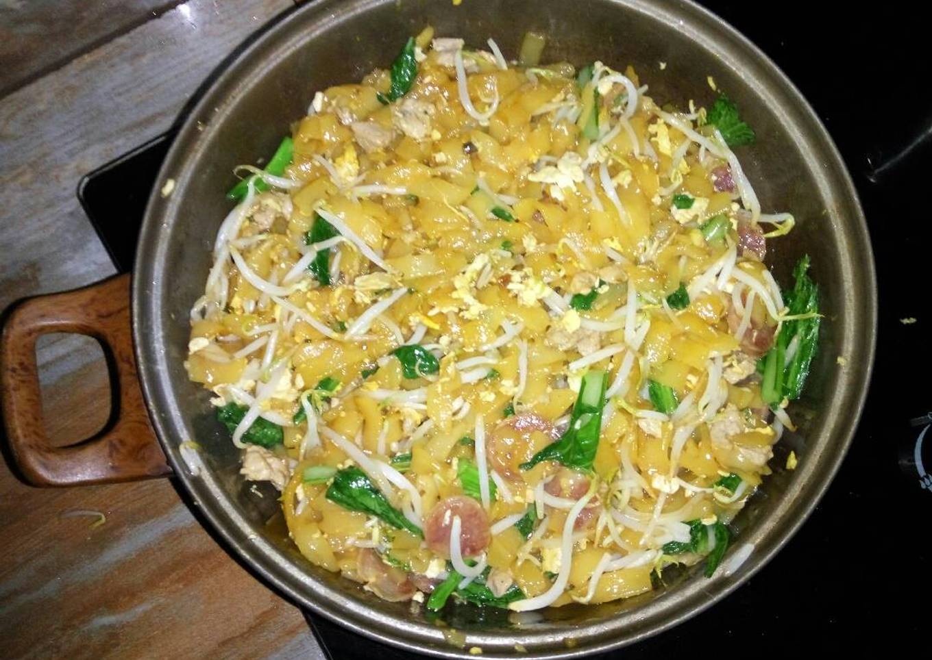 Kwetiaw goreng Ayam & Babi