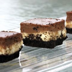 A picture of Nutella Cheesecake Bars.