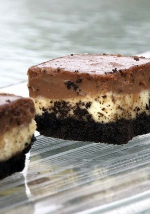 A picture of Nutella Cheesecake Bars.