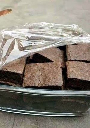 A picture of Dark chocolate fudge brownies.