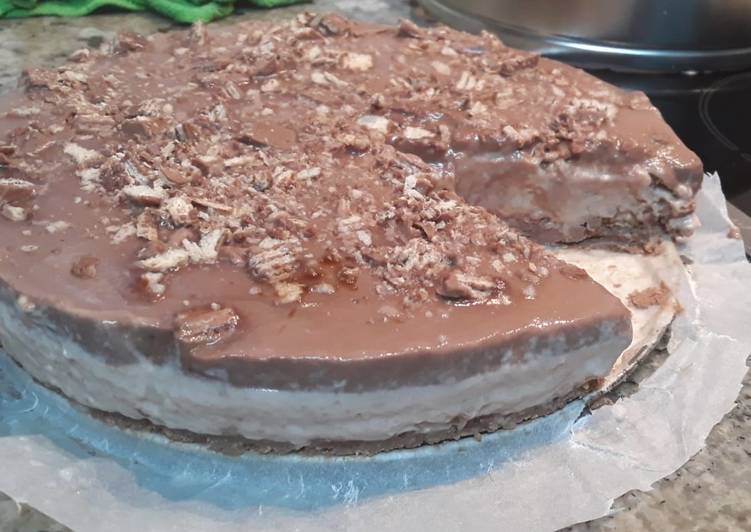 Recipe of Any-night-of-the-week Tarta fría de KitKat