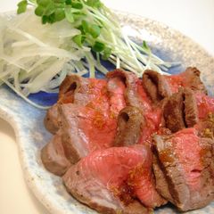 A picture of Roast Beef-Style Beef Tataki.