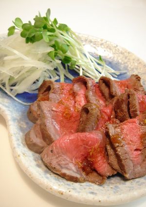 A picture of Roast Beef-Style Beef Tataki.