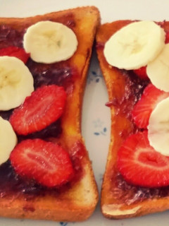 A picture of Fruity Toast.