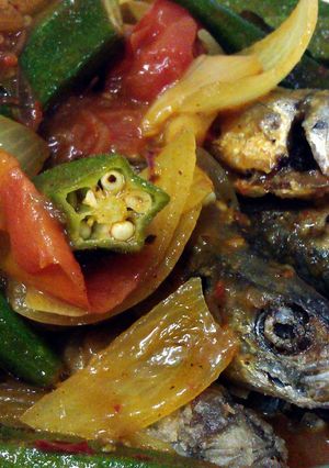 A picture of Fish in TT Sauce (ikan basung in turmeric & tamarind sauce).