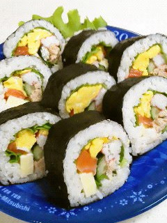 A picture of Salad Roll (with rolling instructions).