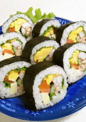 A picture of Salad Roll (with rolling instructions).