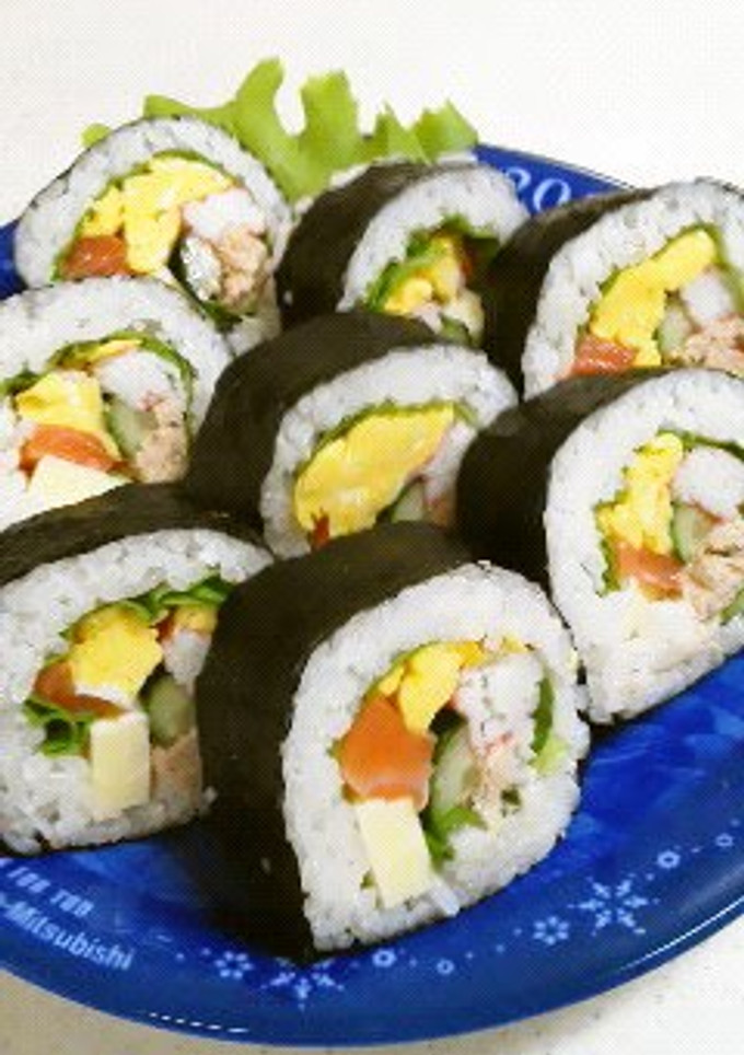 A picture of Salad Roll (with rolling instructions).