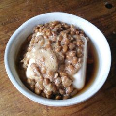 Great for Dieters! Tofu Topped With Natto A picture of Great for Dieters! Tofu Topped With Natto.