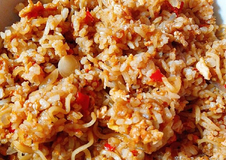 Langkah Mudah untuk Menyiapkan Nasi Goreng Campur Mie yang Enak Banget