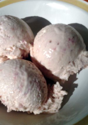 A picture of Ladybirds Home Made Strawberry Ice Cream ..