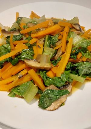 Una foto de Verduras salteadas perfecto con arroz
