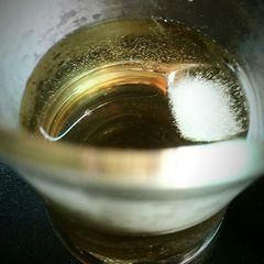 A picture of Golden Sparkling Apple Drink.