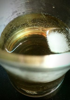 A picture of Golden Sparkling Apple Drink.