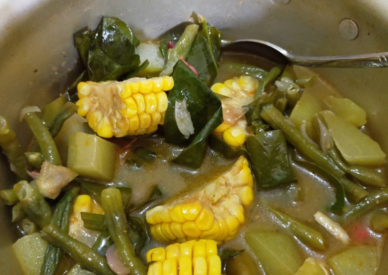 Sup sayur dengan asam jawa