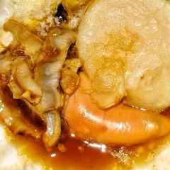 A picture of Scallops With Butter and Soy Sauce Baked in Their Shells.