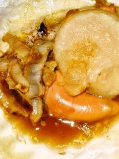 A picture of Scallops With Butter and Soy Sauce Baked in Their Shells.