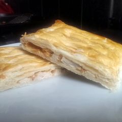 A picture of Sophie's simple red Thai chicken pastry slice.