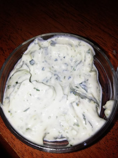 Una foto de Pasta de mayonesa, ají y albahaca