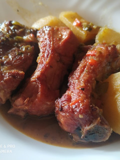 Una foto de Patatas con costillas