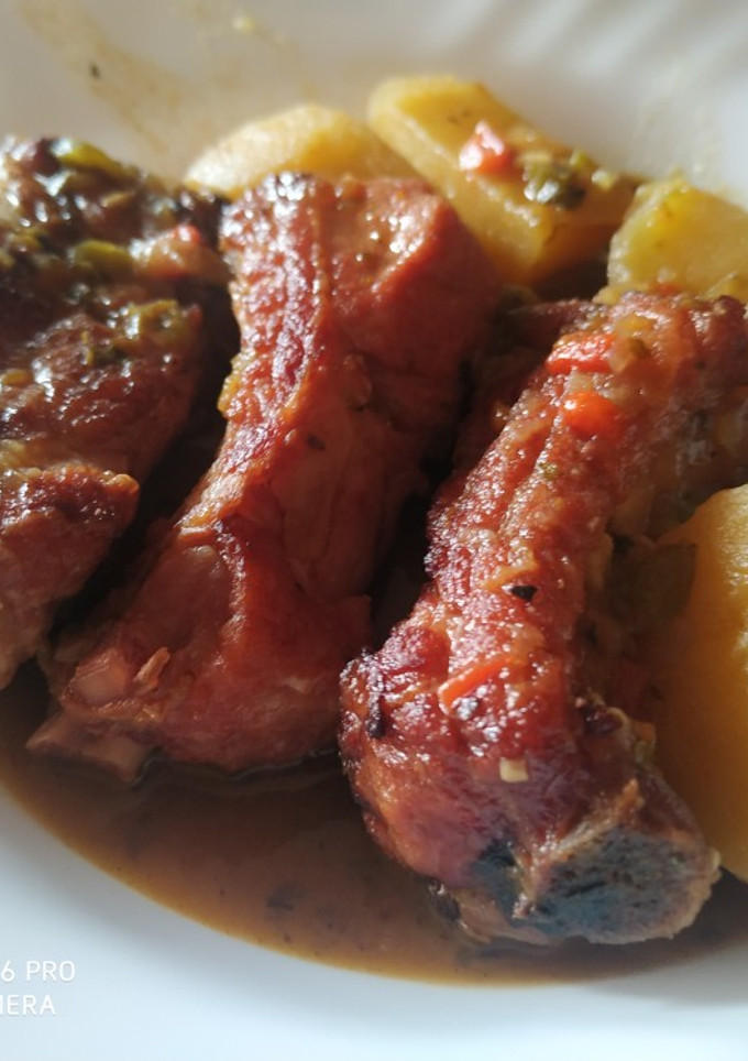 Una foto de Patatas con costillas