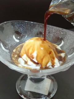 A picture of Affogato / Ice Cream With Coffee.