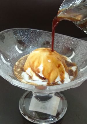 A picture of Affogato / Ice Cream With Coffee.