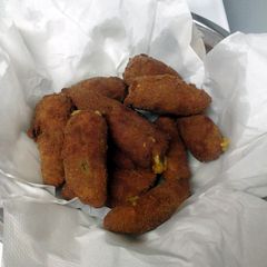 A picture of jalapeno pepper poppers.