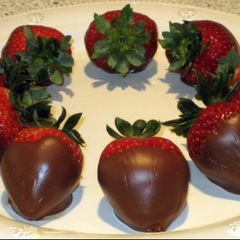 A picture of Chocolate vodka strawberries.