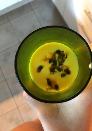Una foto de Mousse de maracuyá