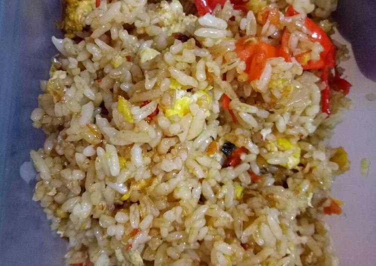 Resep Nasi goreng simple oleh ephiew - Cookpad