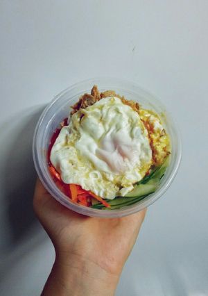 Hình của món Cơm trộn cá ngừ.