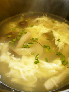 A picture of Easy Shimeji Mushroom and Clear Egg Soup By Sanipan.