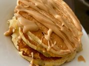 Una foto de pancakes de avena en licuadora