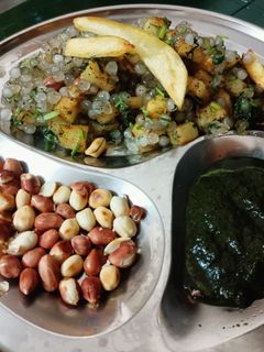 साबूदाना खिचड़ी (Sabudana Khichdi Recipe in Hindi) रेसिपी मुख्य फोटो