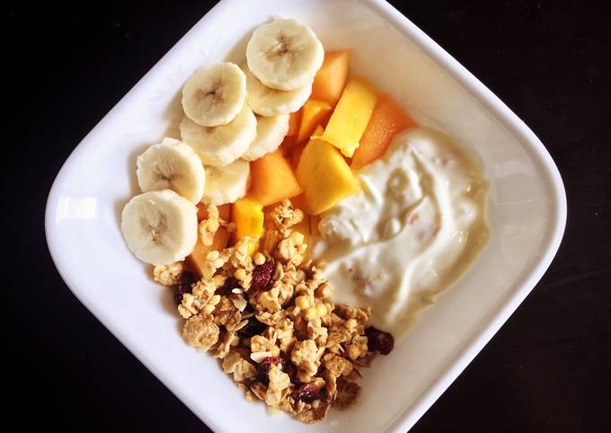 Nutritious Fruit & Yogurt Buddha Bowl