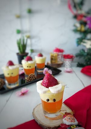 টু-ইন-ওয়ান জেলি কাস্টার্ড শান্তা (two in one jelly custard santa recipe in Bengali) রেসিপির প্রধান ছবি