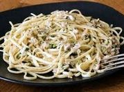 A picture of white sauce pasta