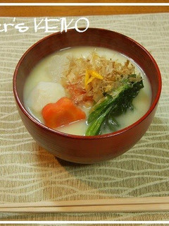 A picture of [Farmhouse Recipe] Ozōni Mochi Soup (with Kyoto-Style White Miso).