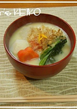 A picture of [Farmhouse Recipe] Ozōni Mochi Soup (with Kyoto-Style White Miso).