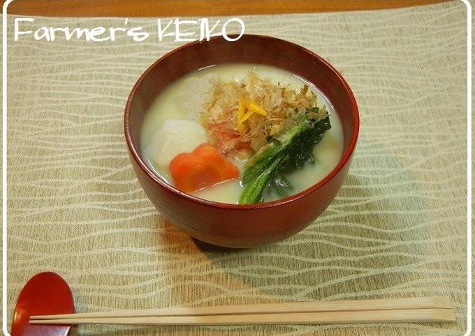 Step-by-Step Guide to Make Favorite [Farmhouse Recipe] Ozōni Mochi Soup (with Kyoto-Style White Miso)
