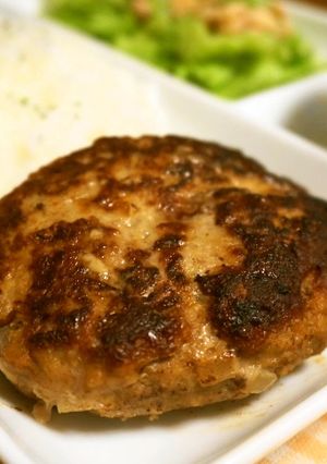 A picture of Spoil-Resistant Hamburger Steak for Bento.