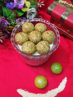 A picture of Gooseberry Sesame Coconut Laddoos.