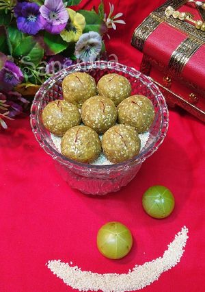 A picture of Gooseberry Sesame Coconut Laddoos.