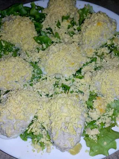 Una foto de Huevos rellenos de pollo