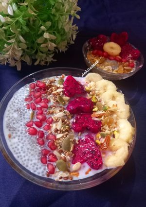 A picture of Chia milet oats breakfast bowl.