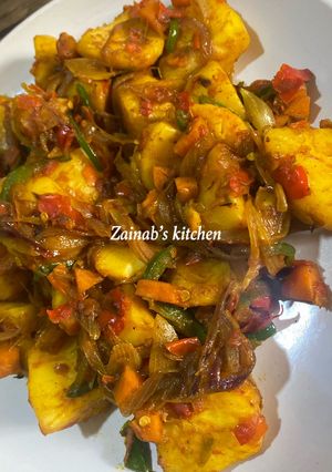 A picture of Stir fried cooked potatoes 🥔 🍽.